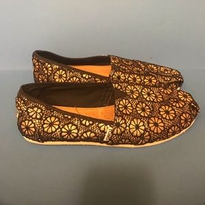 Toms